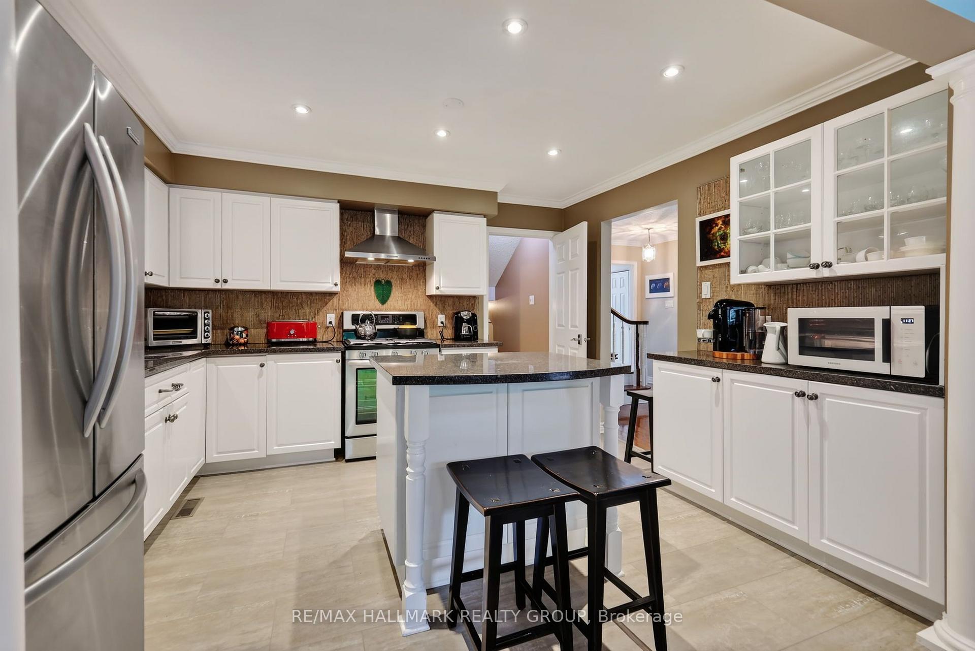 Photo 10 of 15 Pemberton Crescent, Ottawa, Manordale — HOMEH
