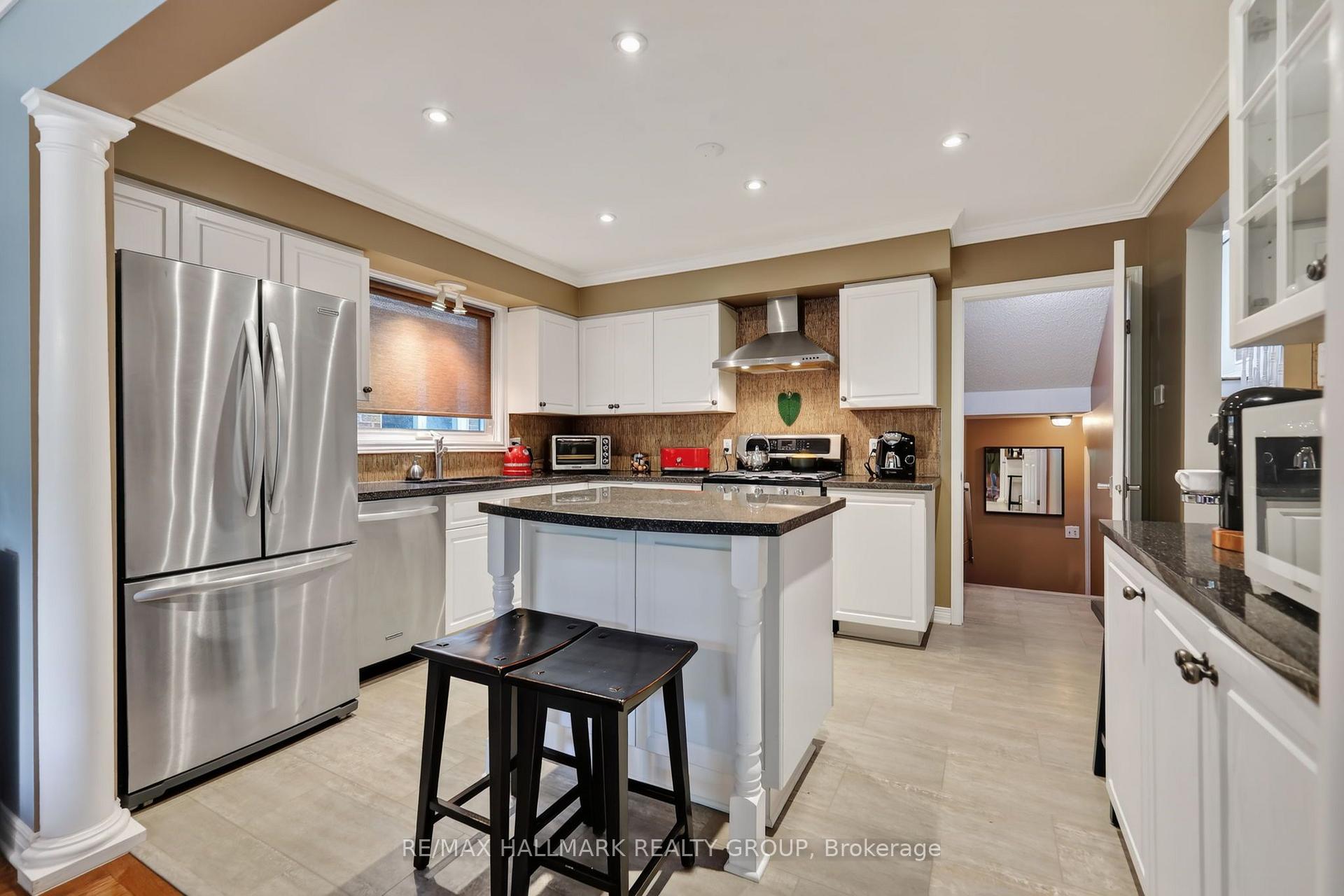 Photo 12 of 15 Pemberton Crescent, Ottawa, Manordale — HOMEH