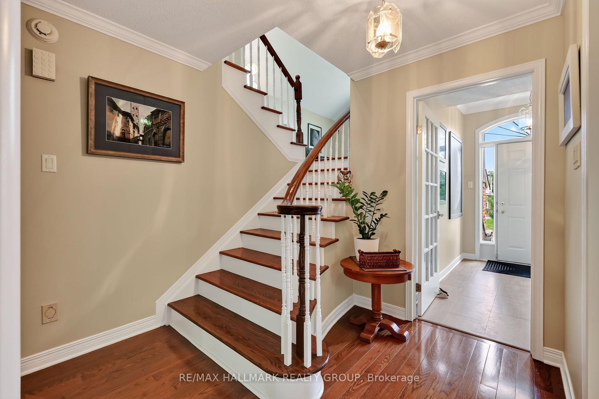 Photo 14 of 15 Pemberton Crescent, Ottawa, Manordale — HOMEH