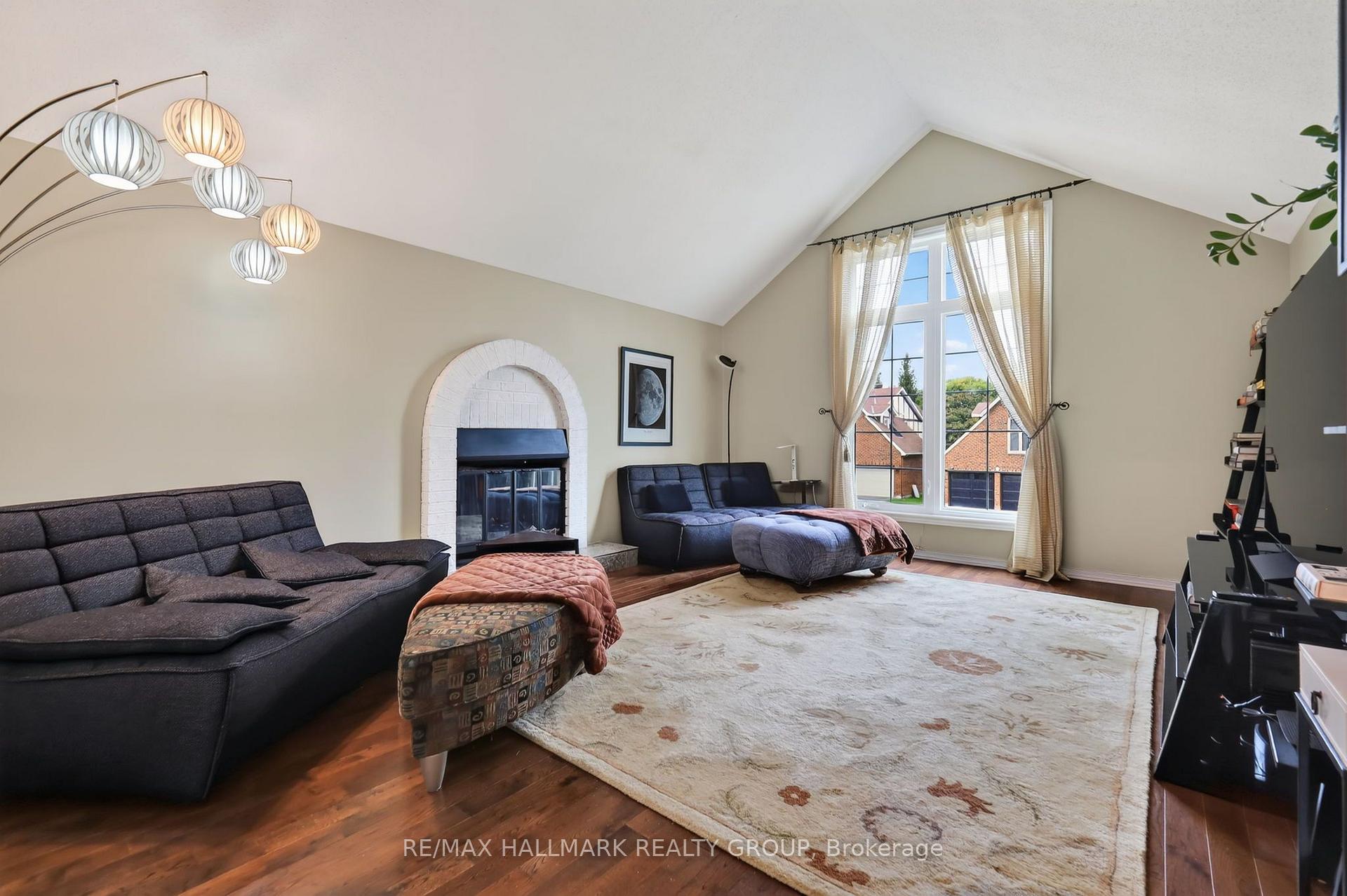 Photo 15 of 15 Pemberton Crescent, Ottawa, Manordale — HOMEH