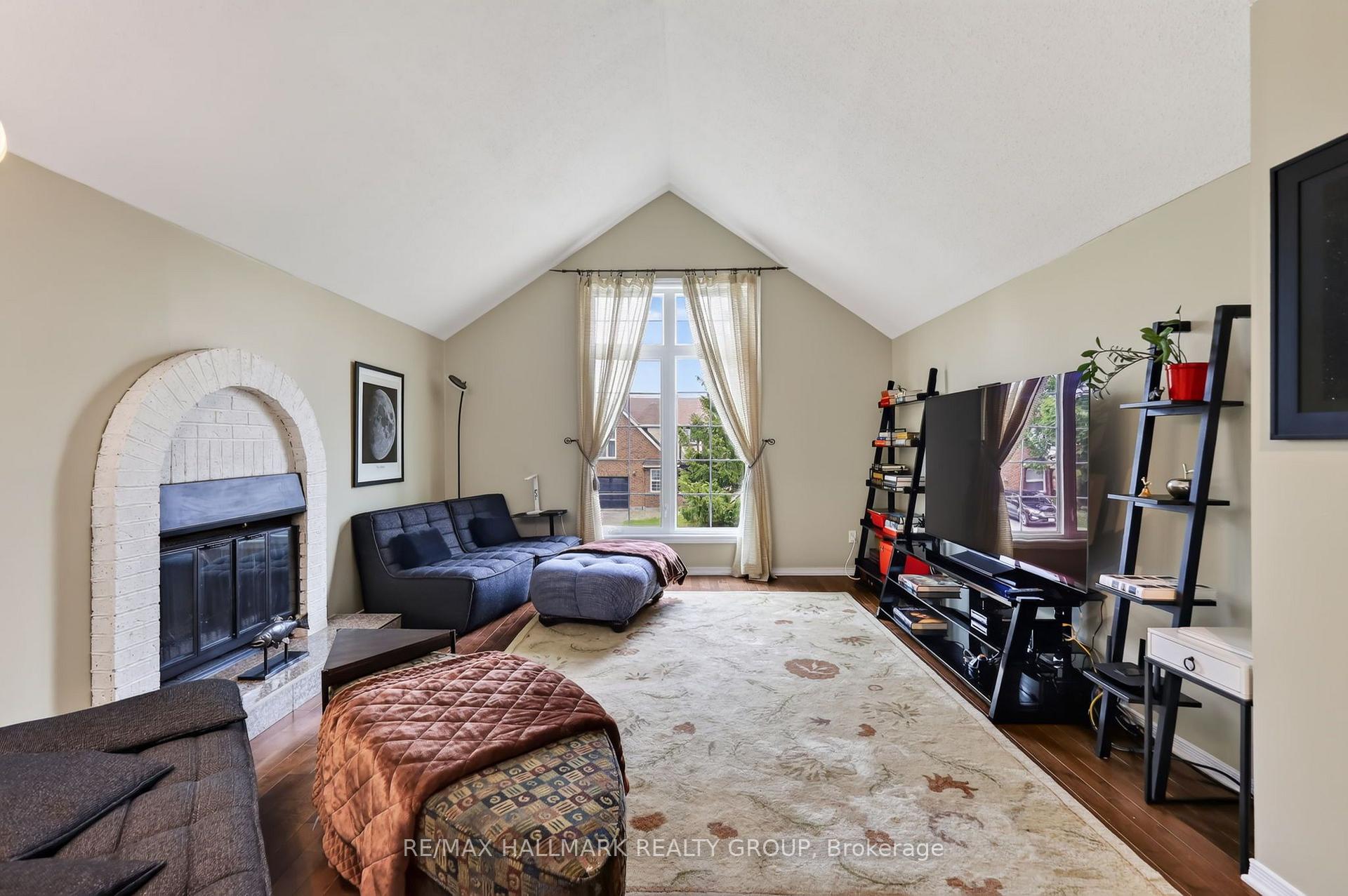 Photo 16 of 15 Pemberton Crescent, Ottawa, Manordale — HOMEH
