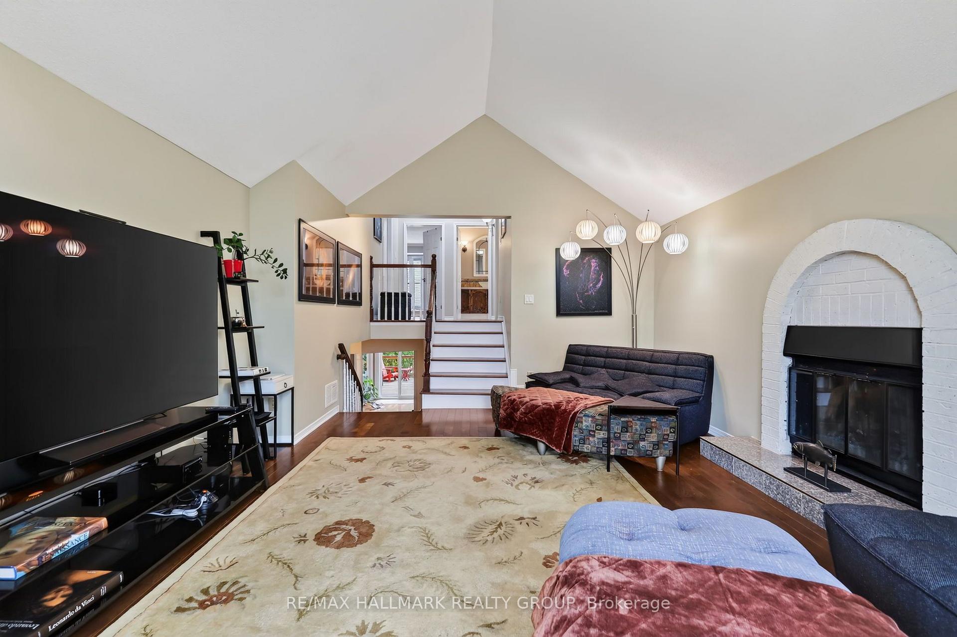 Photo 17 of 15 Pemberton Crescent, Ottawa, Manordale — HOMEH