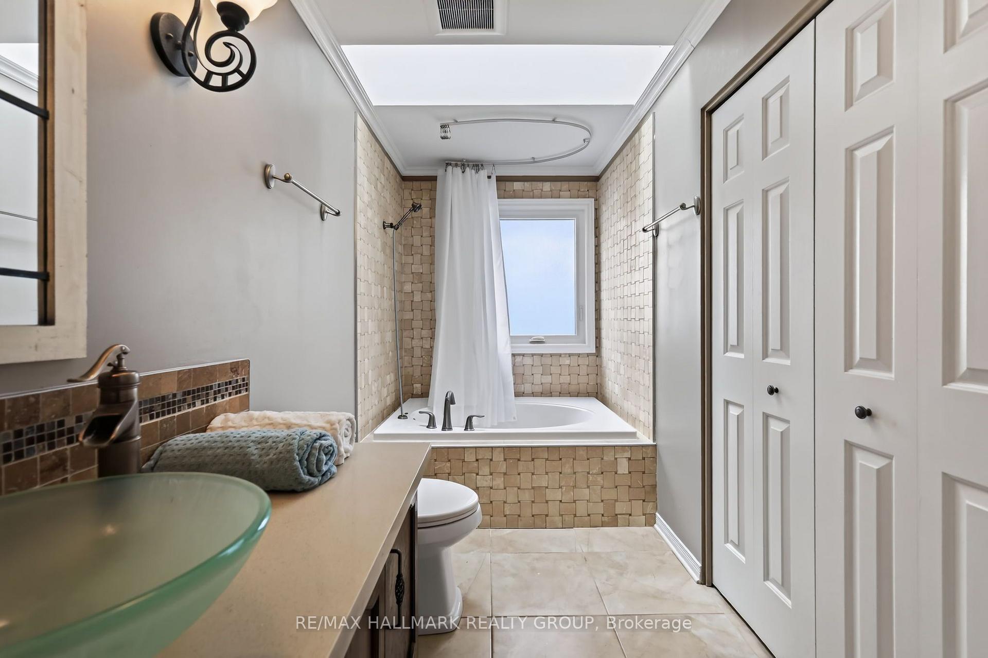 Photo 28 of 15 Pemberton Crescent, Ottawa, Manordale — HOMEH