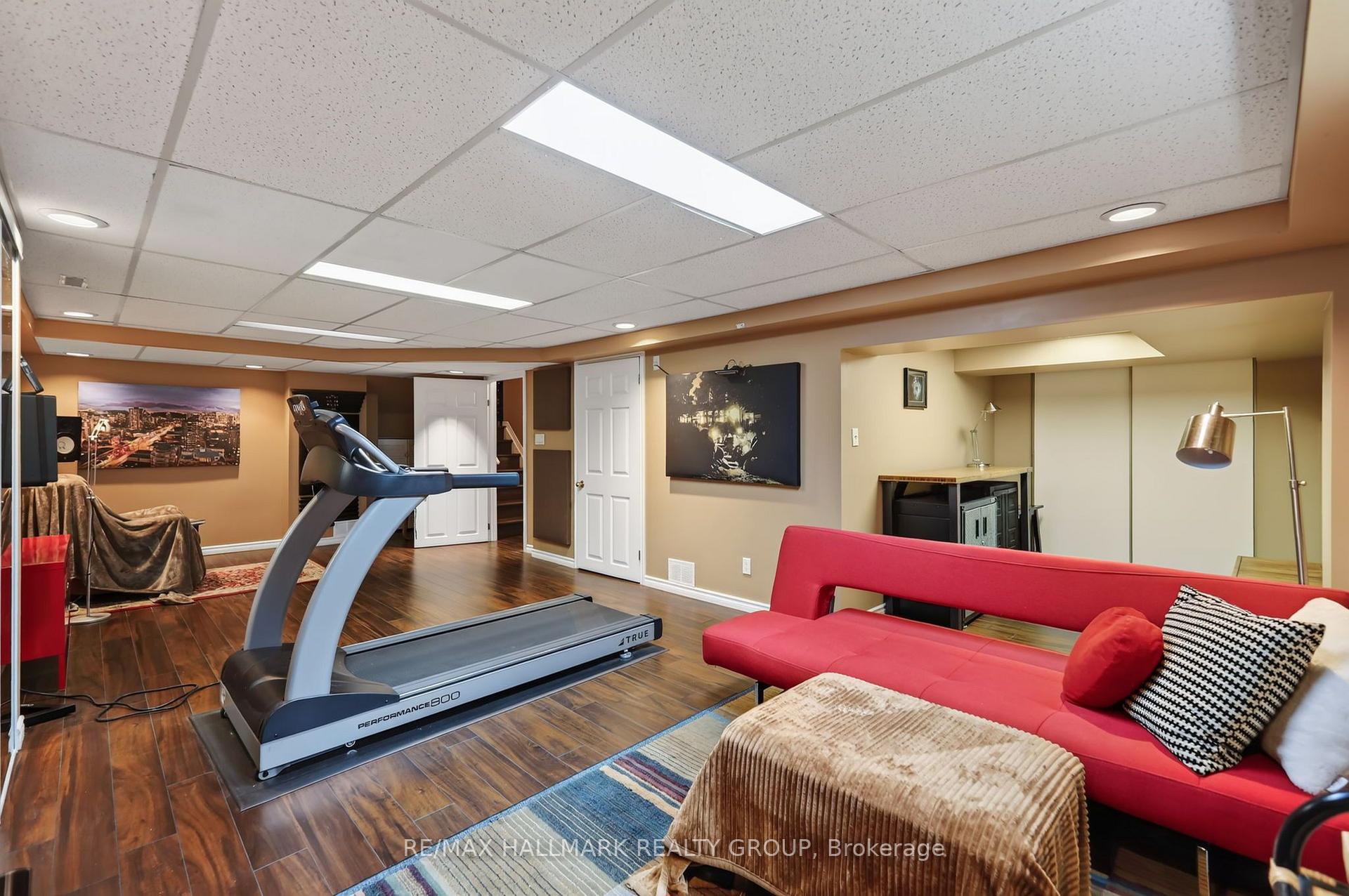 Photo 33 of 15 Pemberton Crescent, Ottawa, Manordale — HOMEH