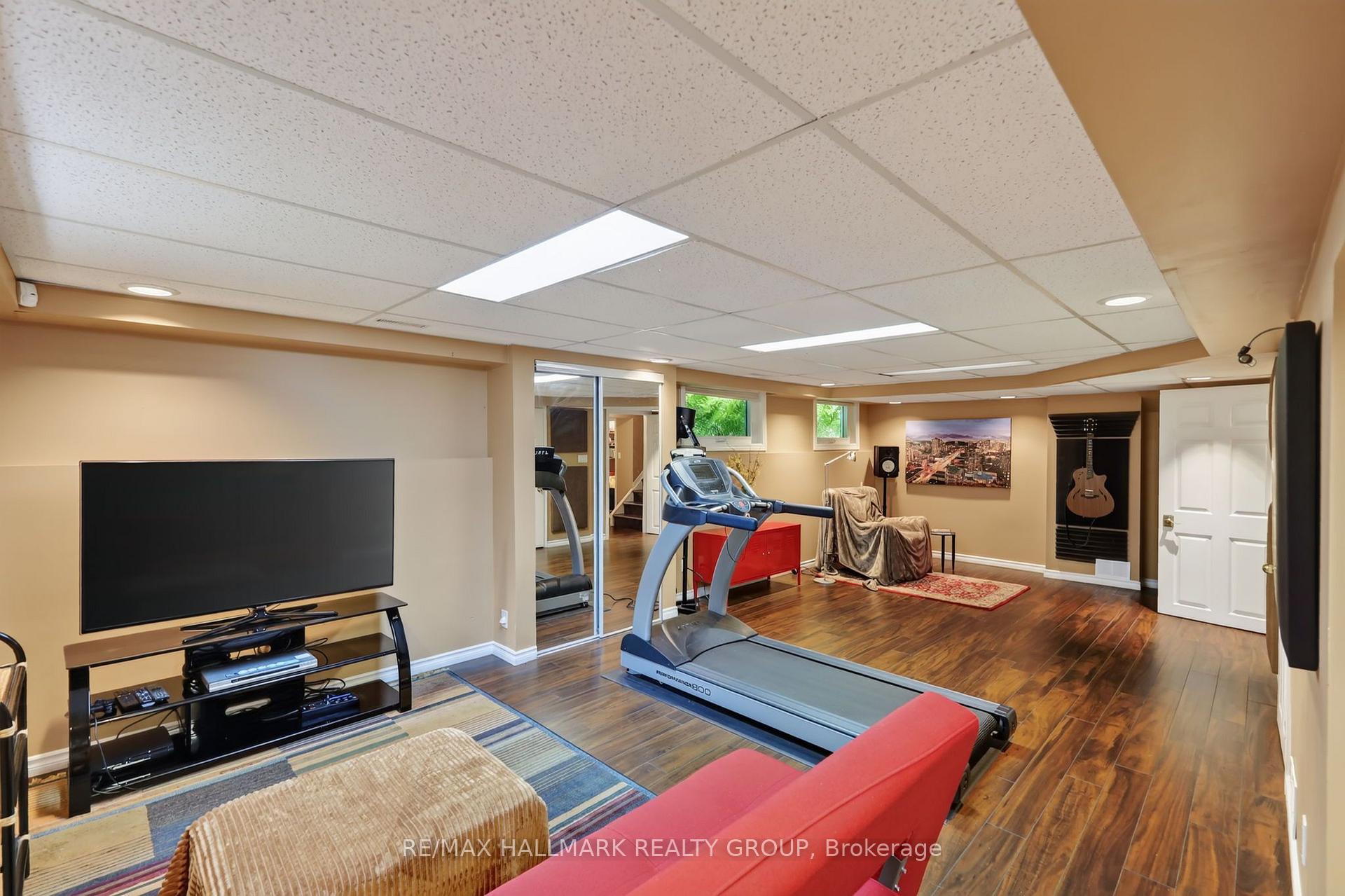 Photo 34 of 15 Pemberton Crescent, Ottawa, Manordale — HOMEH