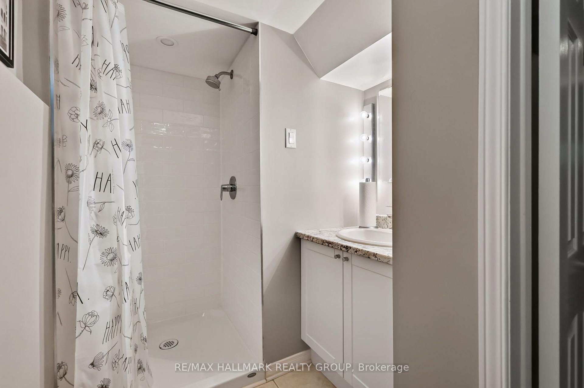 Photo 36 of 15 Pemberton Crescent, Ottawa, Manordale — HOMEH