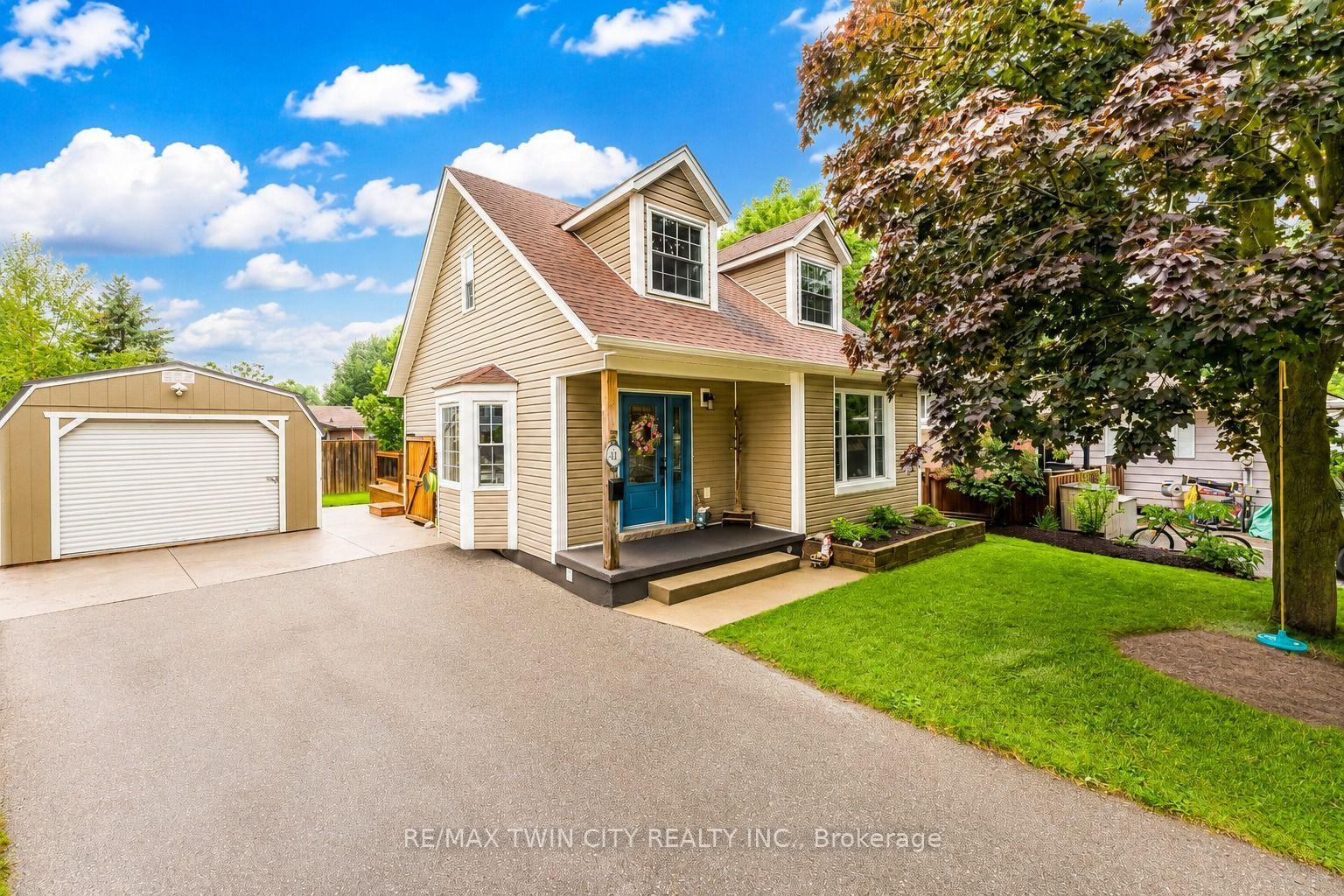 Photo 2 of 11 Nipigon Place, Kitchener, Grand River North — HOMEH