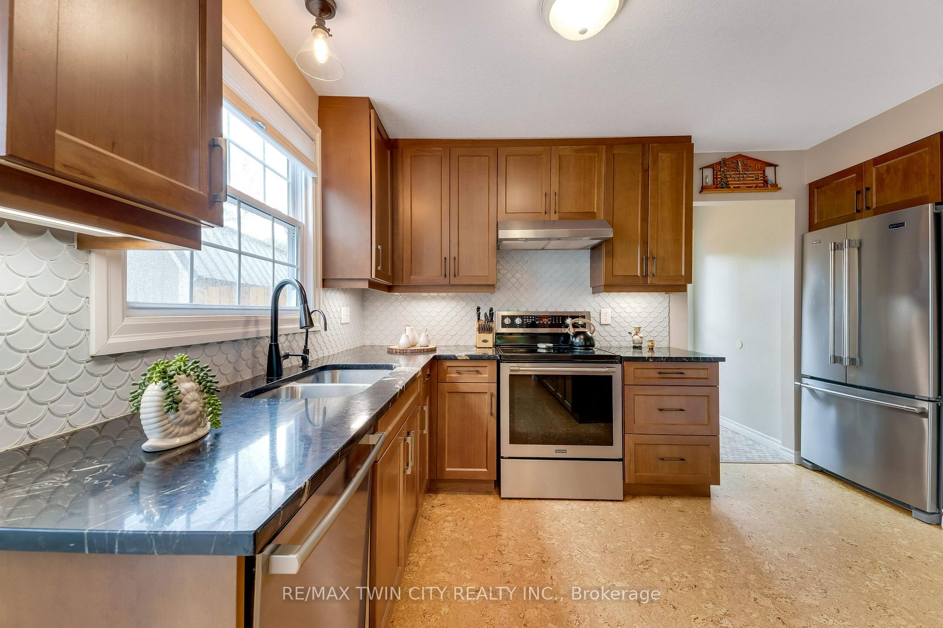 Photo 11 of 11 Nipigon Place, Kitchener, Grand River North — HOMEH