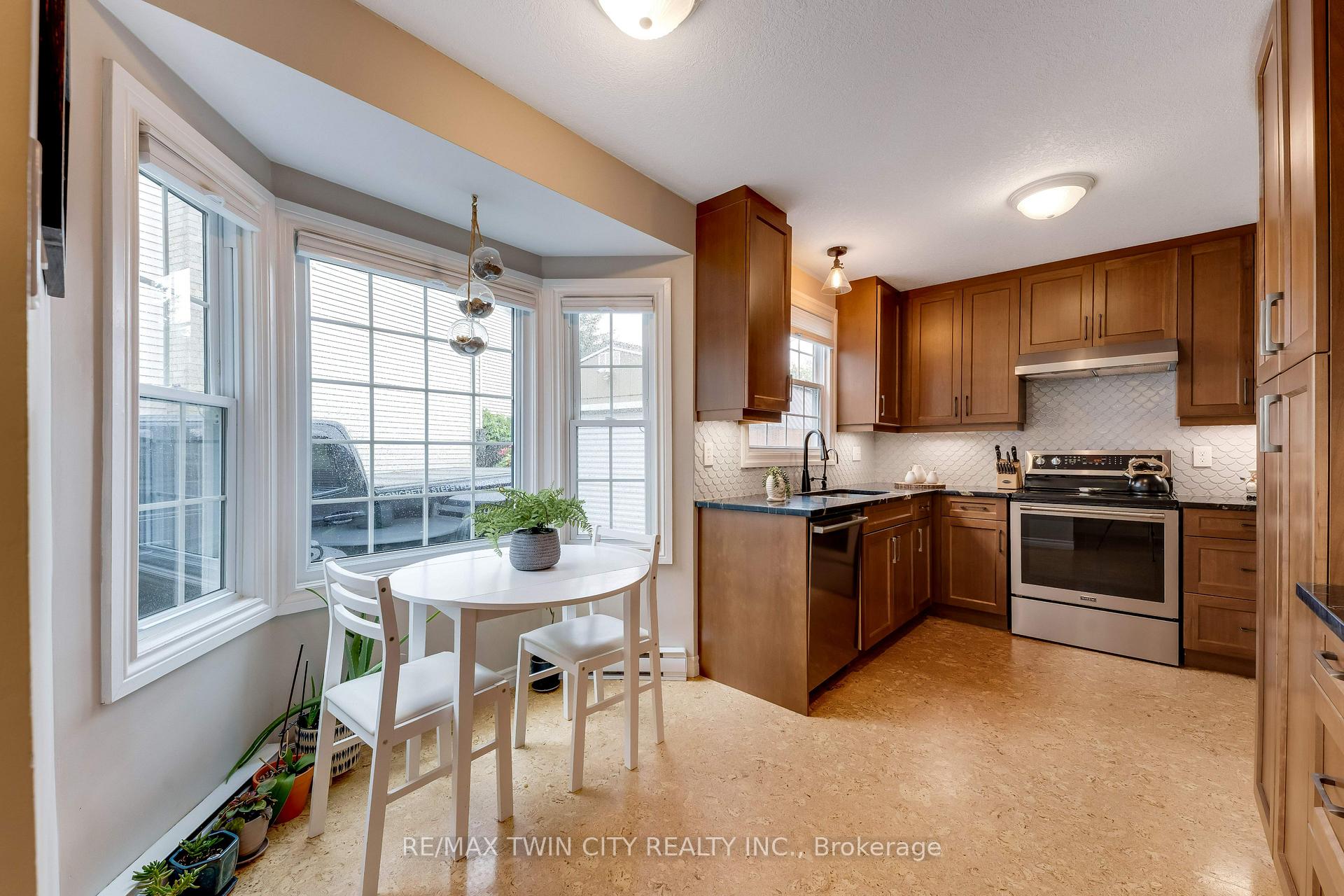 Photo 13 of 11 Nipigon Place, Kitchener, Grand River North — HOMEH