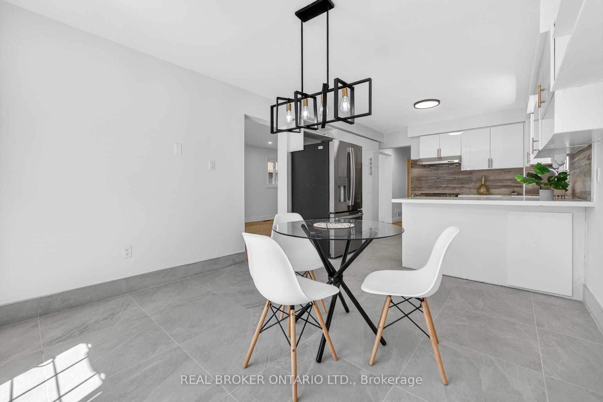 Photo 49 of 4326 Waterford Crescent, Mississauga, Hurontario — HOMEH