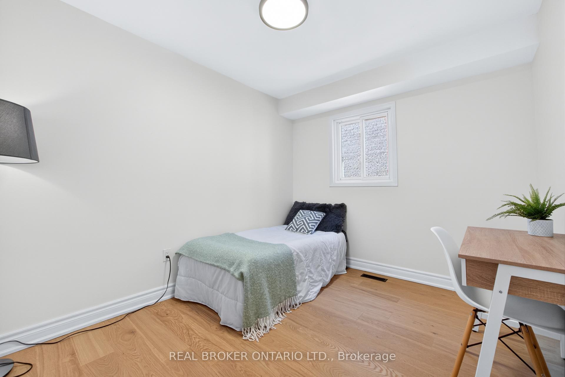 Photo 12 of 4326 Waterford Crescent, Mississauga, Hurontario — HOMEH