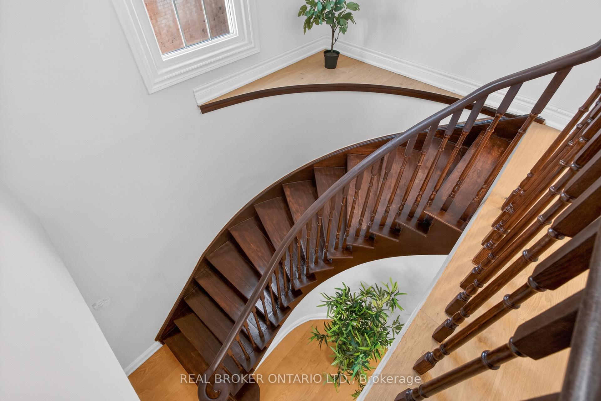Photo 16 of 4326 Waterford Crescent, Mississauga, Hurontario — HOMEH
