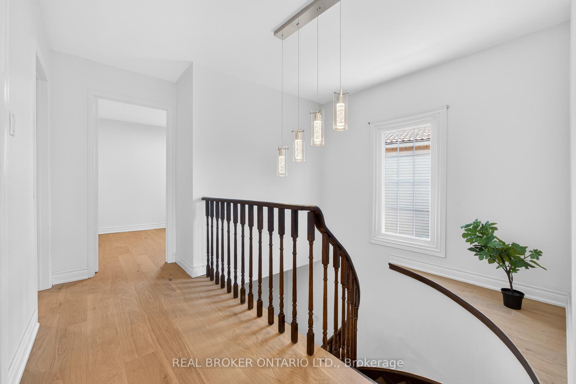 Photo 17 of 4326 Waterford Crescent, Mississauga, Hurontario — HOMEH