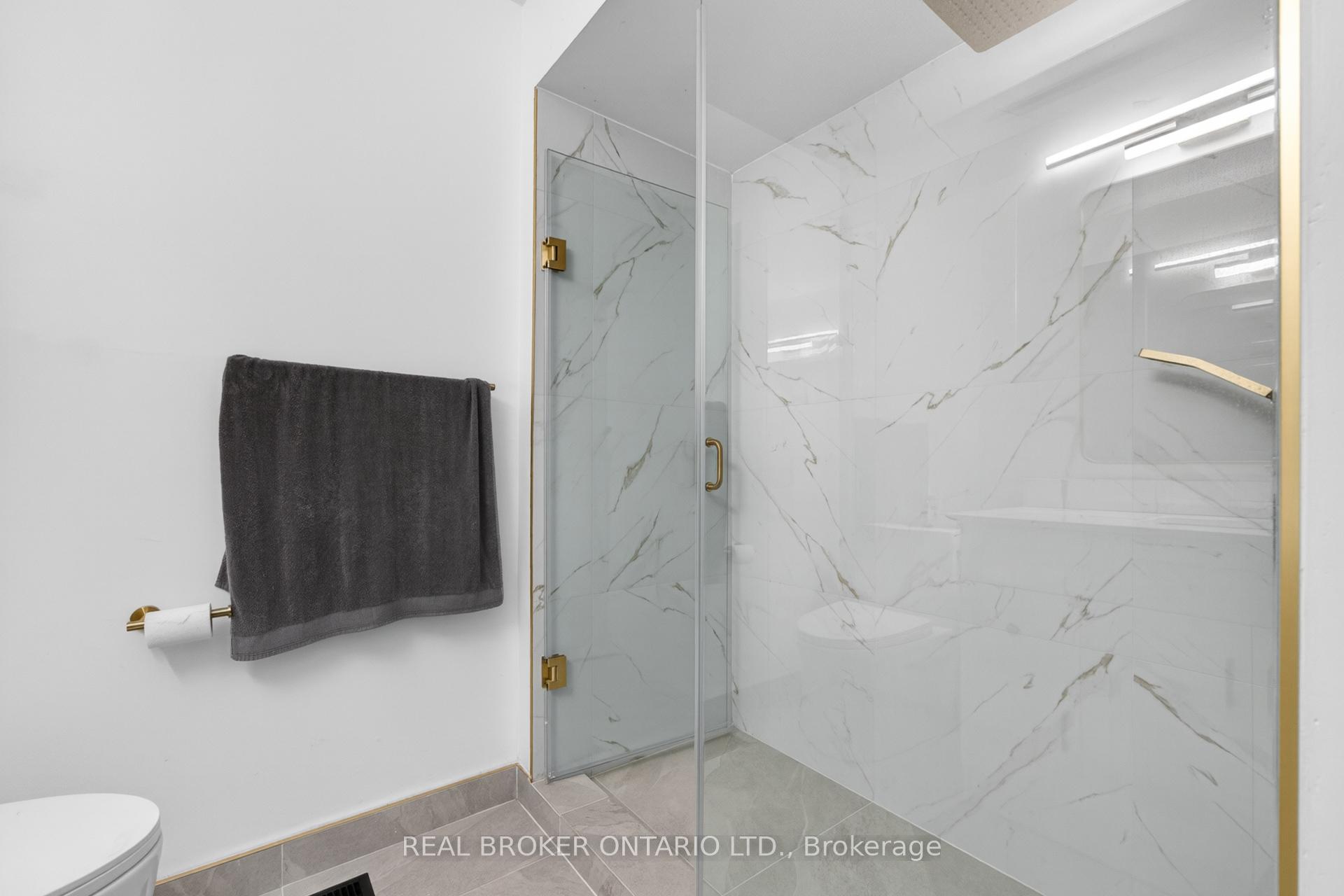 Photo 24 of 4326 Waterford Crescent, Mississauga, Hurontario — HOMEH