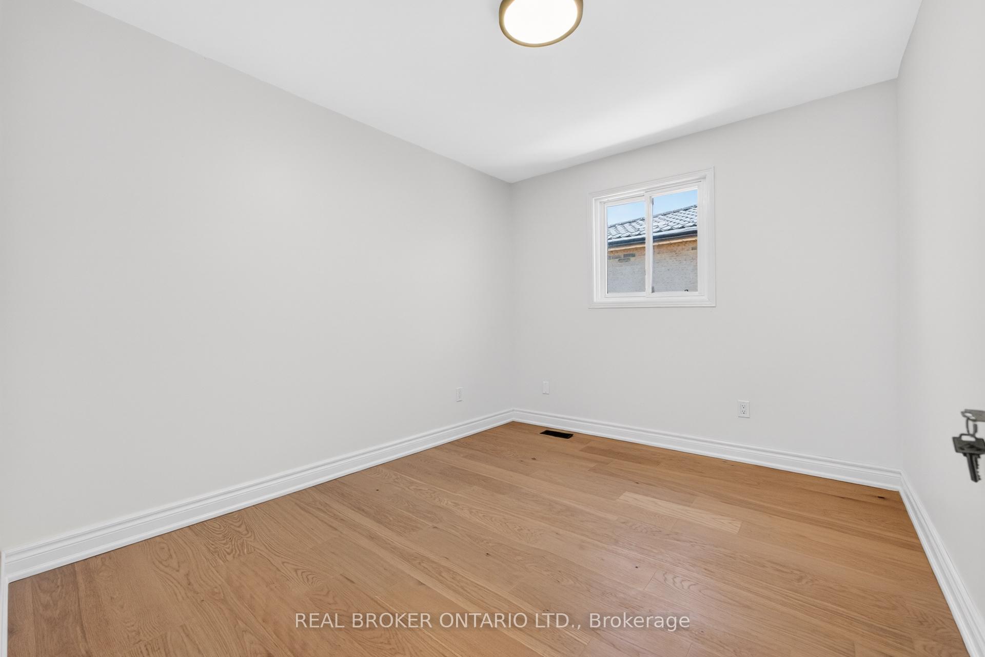 Photo 26 of 4326 Waterford Crescent, Mississauga, Hurontario — HOMEH