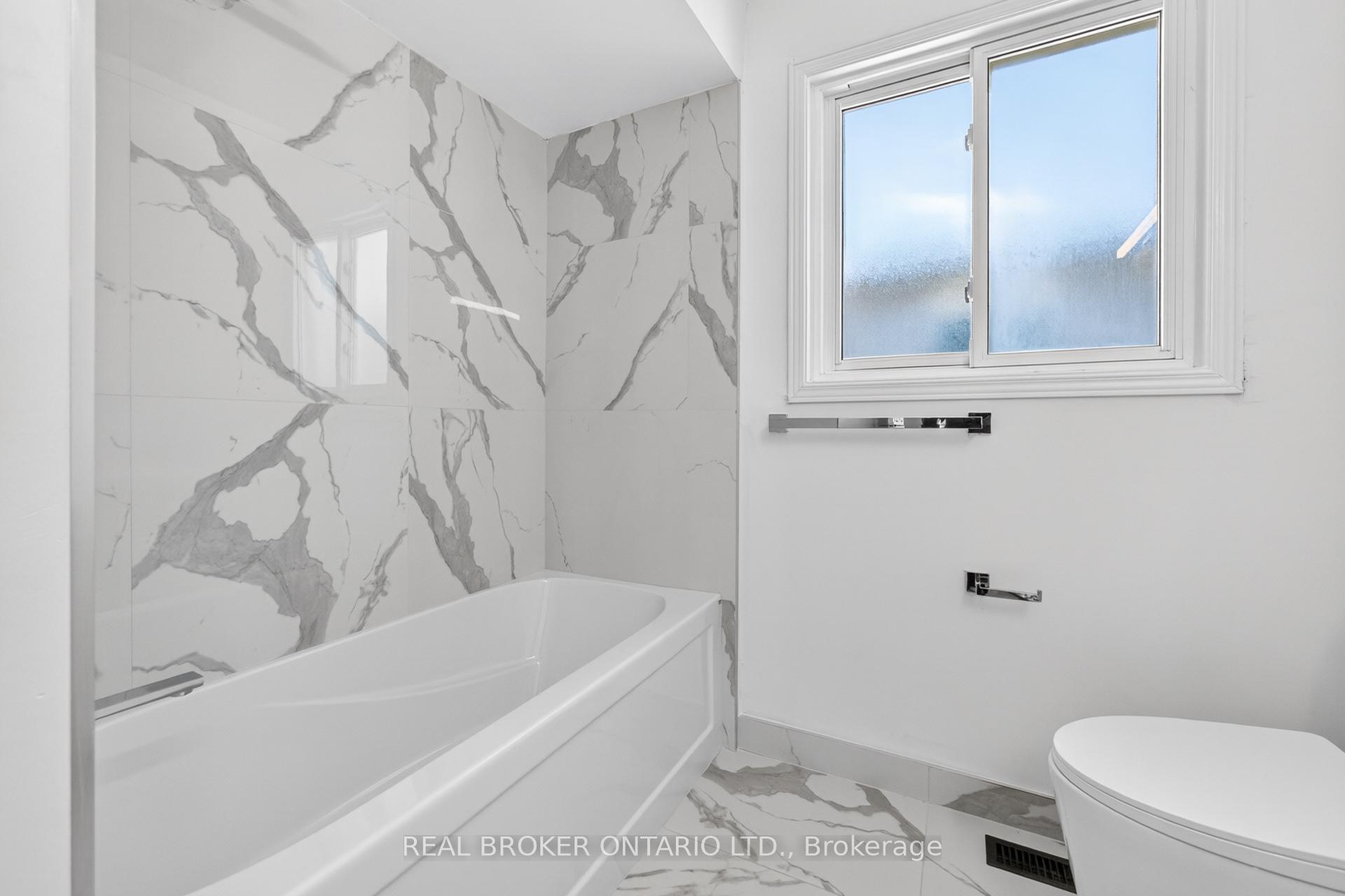 Photo 34 of 4326 Waterford Crescent, Mississauga, Hurontario — HOMEH