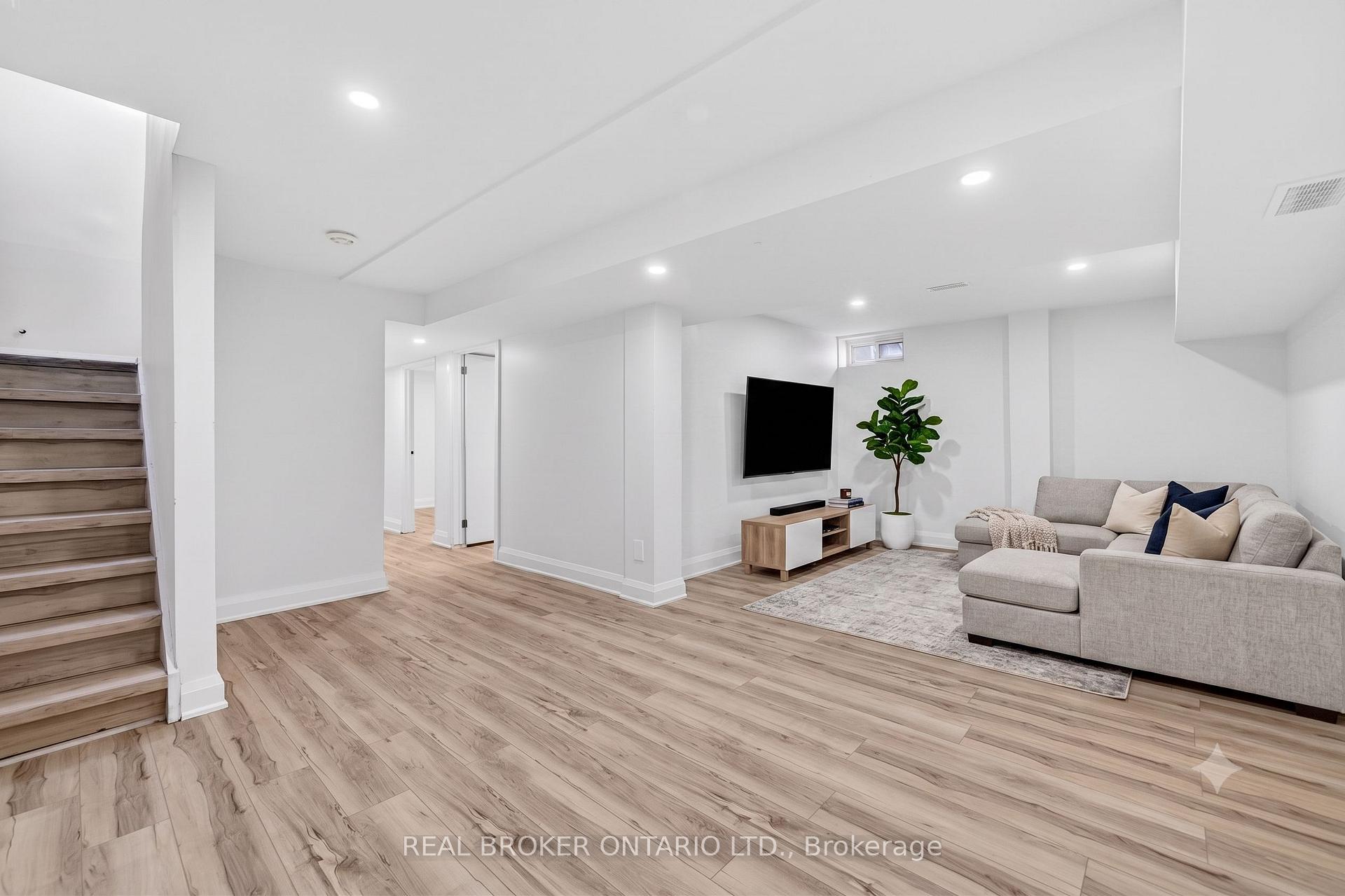 Photo 35 of 4326 Waterford Crescent, Mississauga, Hurontario — HOMEH