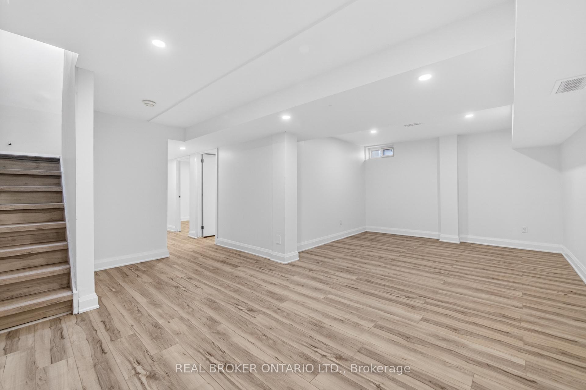 Photo 36 of 4326 Waterford Crescent, Mississauga, Hurontario — HOMEH