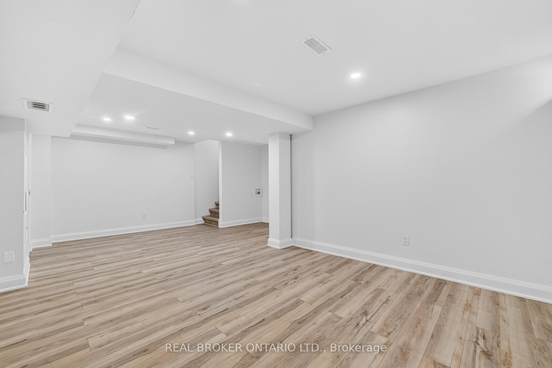 Photo 37 of 4326 Waterford Crescent, Mississauga, Hurontario — HOMEH