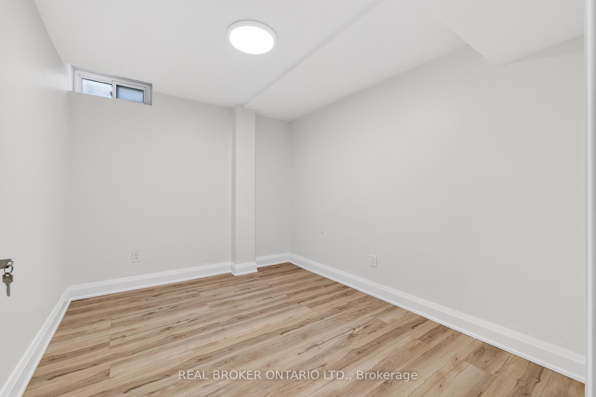 Photo 39 of 4326 Waterford Crescent, Mississauga, Hurontario — HOMEH