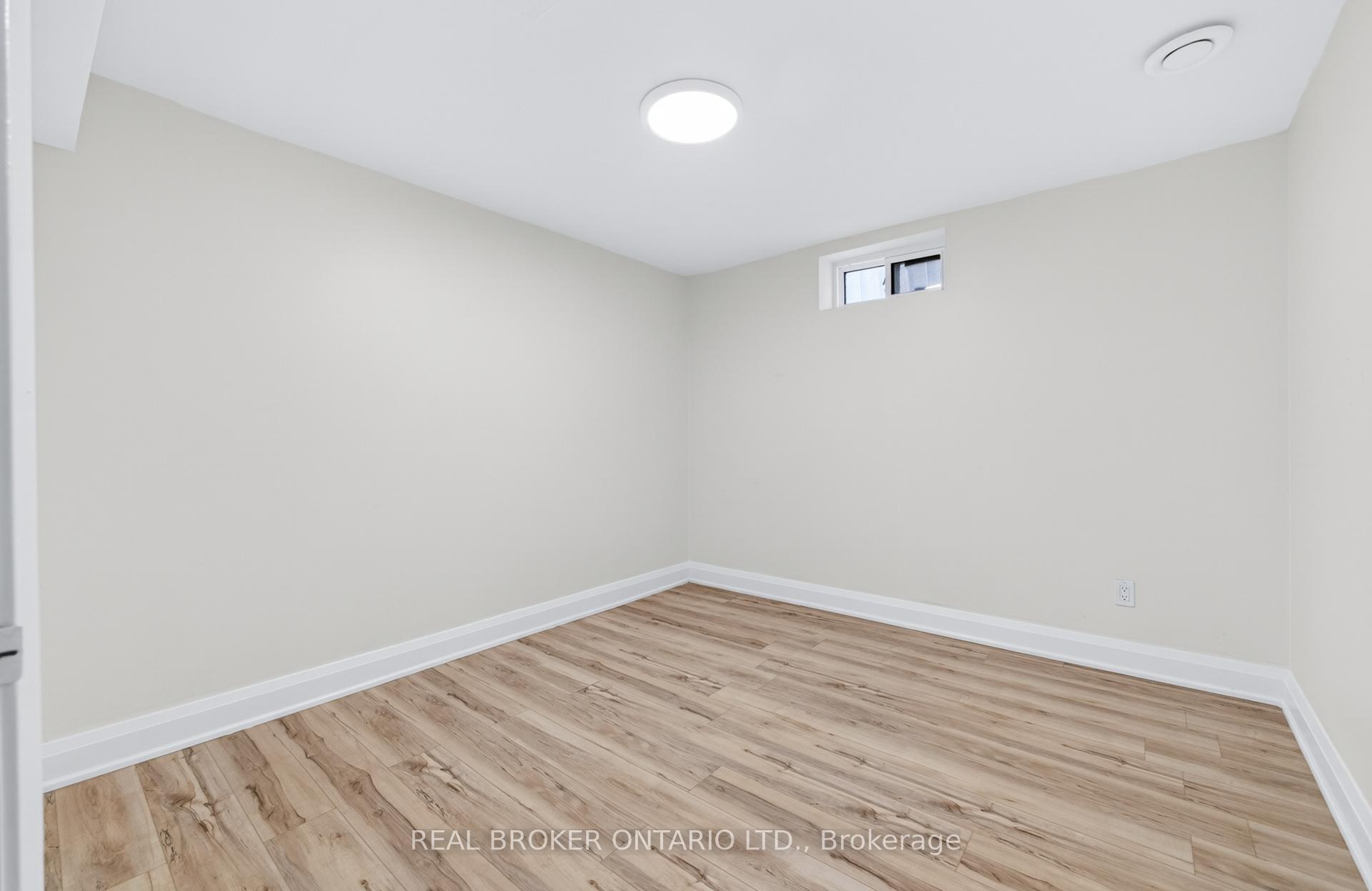 Photo 40 of 4326 Waterford Crescent, Mississauga, Hurontario — HOMEH