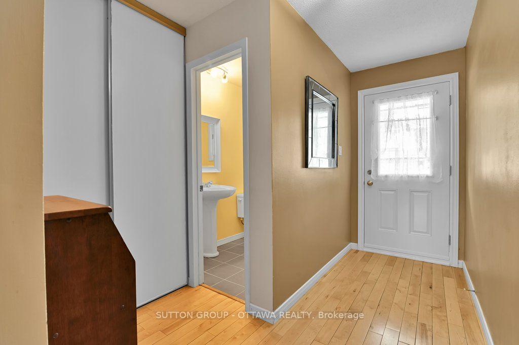 Photo 4 of Unit 32, 544 Parasol Court, Ottawa, Fallingbrook/Pineridge — HOMEH
