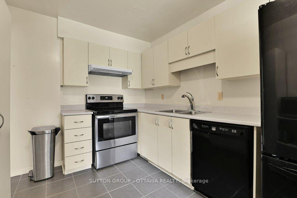 Photo 10 of Unit 32, 544 Parasol Court, Ottawa, Fallingbrook/Pineridge — HOMEH