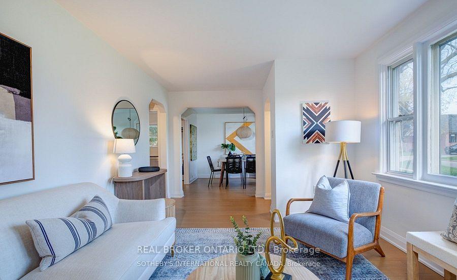 Photo 4 of 40 Stamford Square N, Scarborough, Clairlea-Birchmount — HOMEH