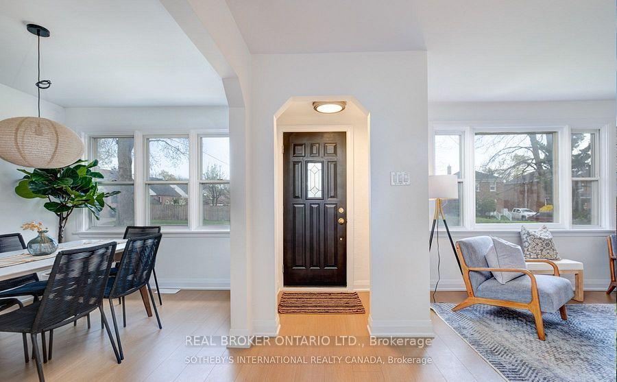 Photo 5 of 40 Stamford Square N, Scarborough, Clairlea-Birchmount — HOMEH
