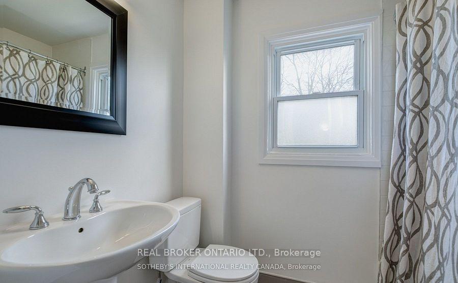 Photo 17 of 40 Stamford Square N, Scarborough, Clairlea-Birchmount — HOMEH