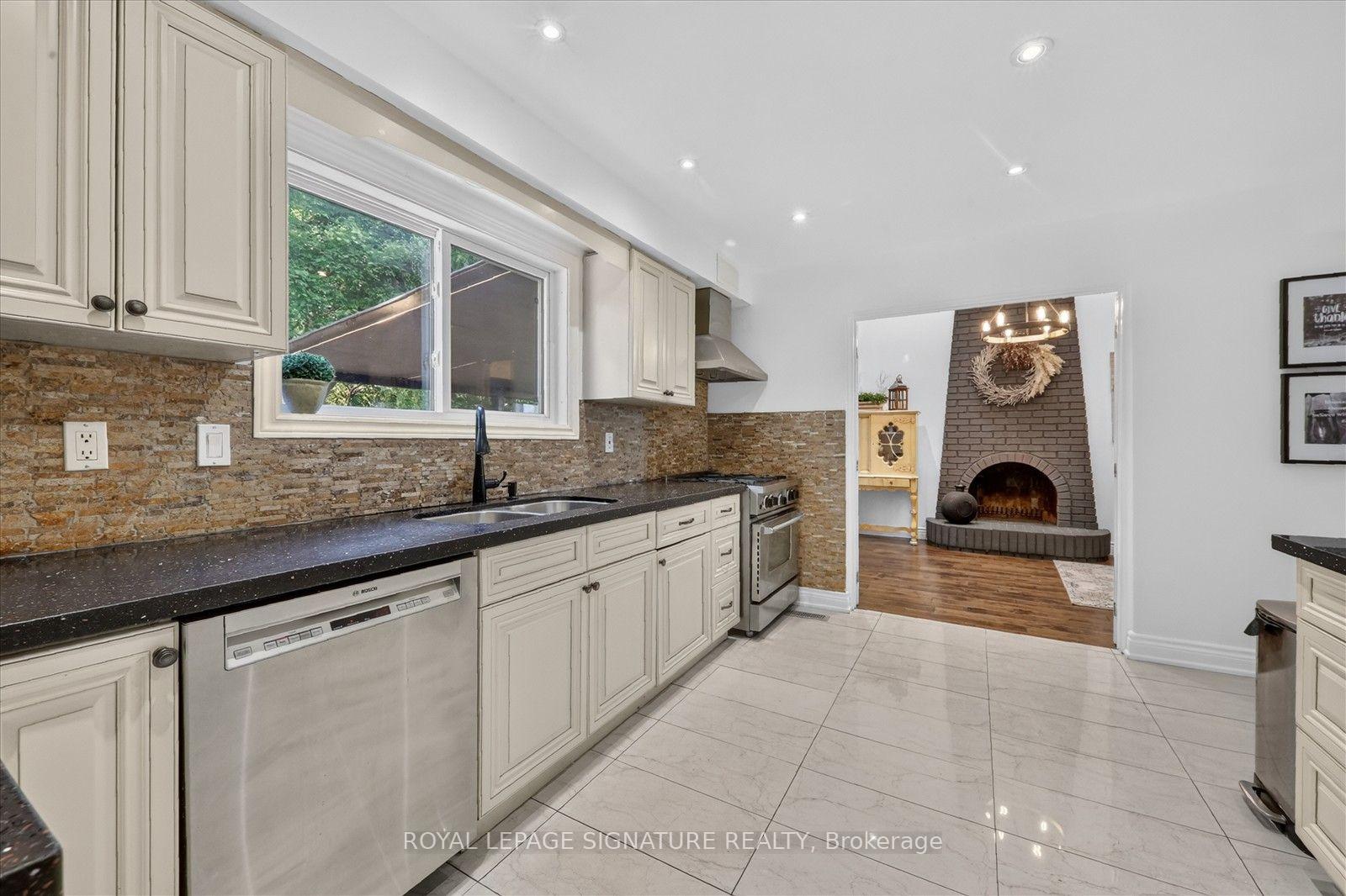Photo 14 of 62 Massey Street, Brampton, Central Park — HOMEH