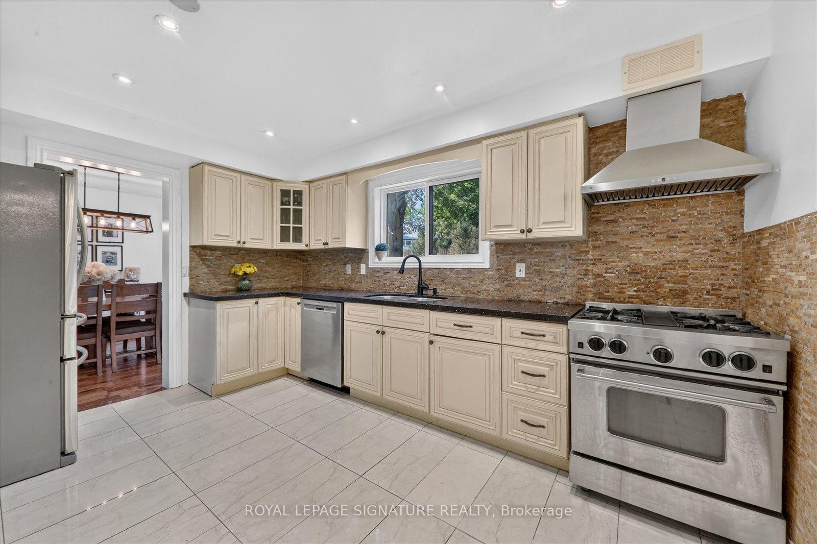Photo 15 of 62 Massey Street, Brampton, Central Park — HOMEH