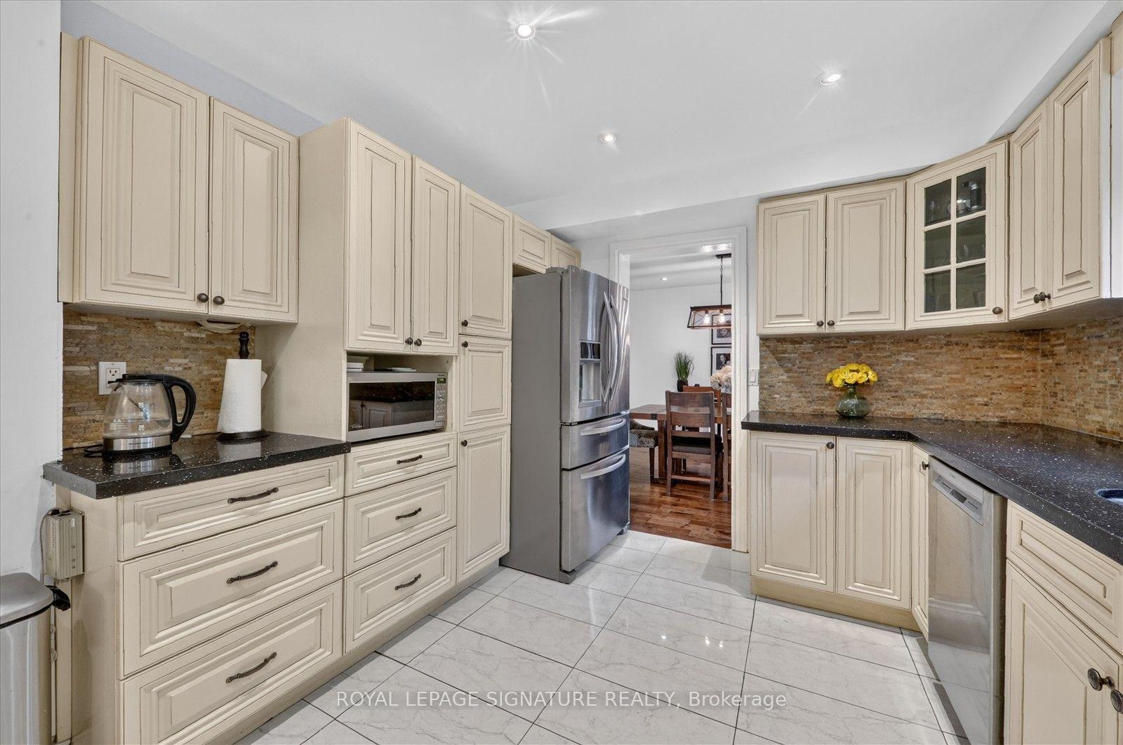 Photo 16 of 62 Massey Street, Brampton, Central Park — HOMEH