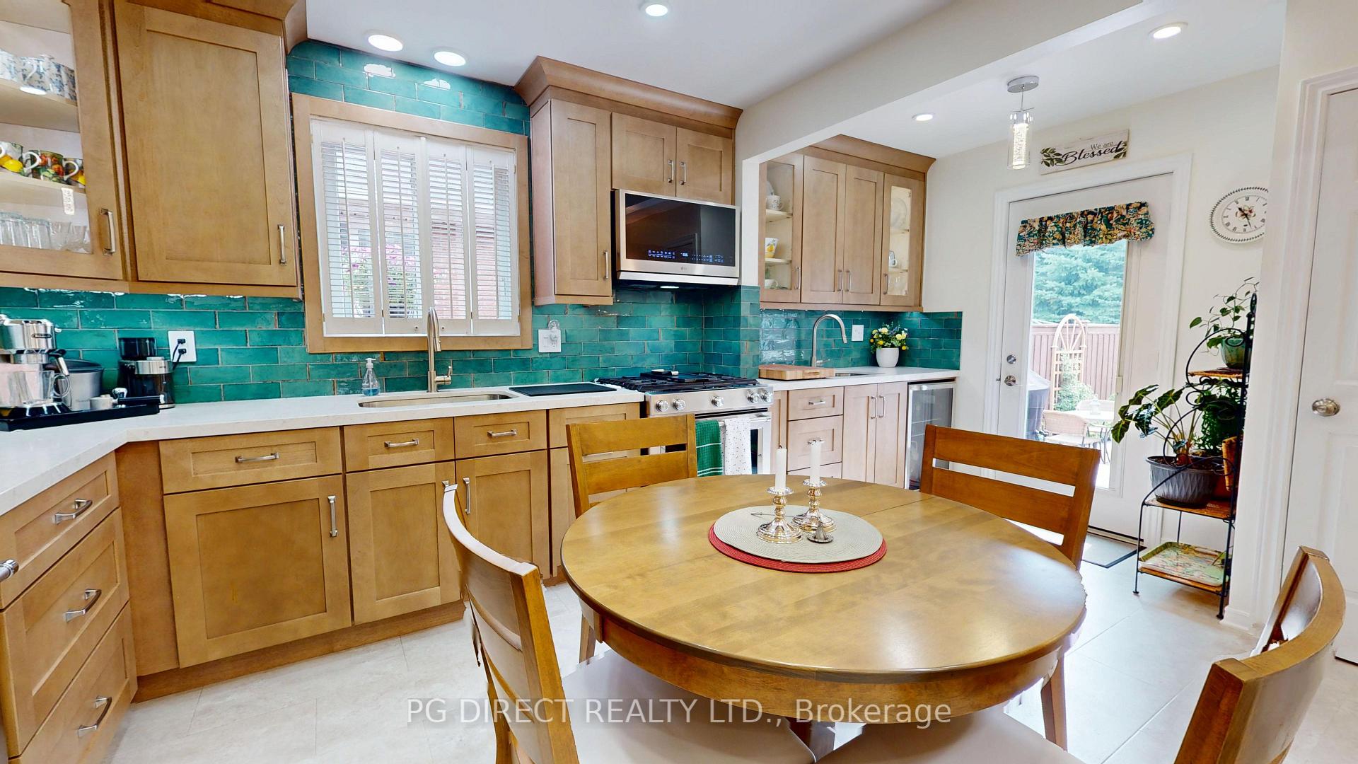 Photo 3 of 514 Forestlawn Road, Waterloo, Lexington — HOMEH