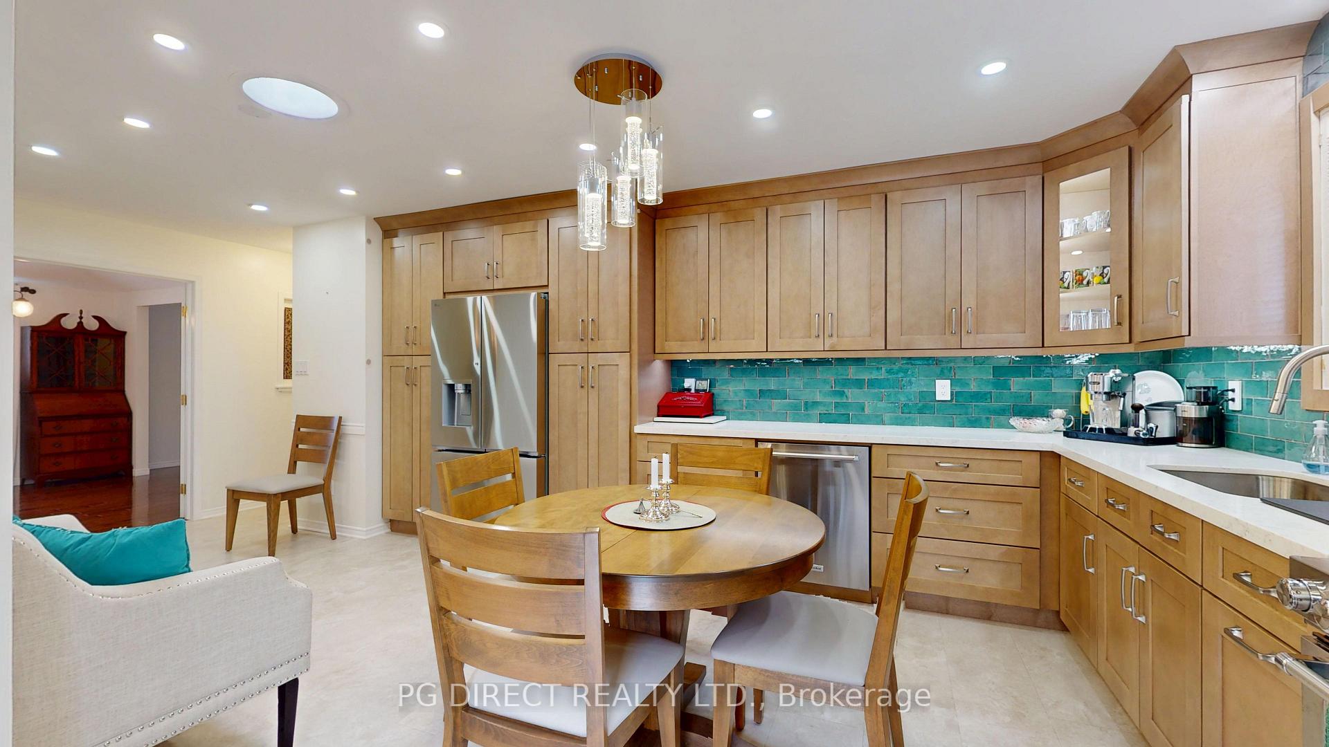 Photo 4 of 514 Forestlawn Road, Waterloo, Lexington — HOMEH