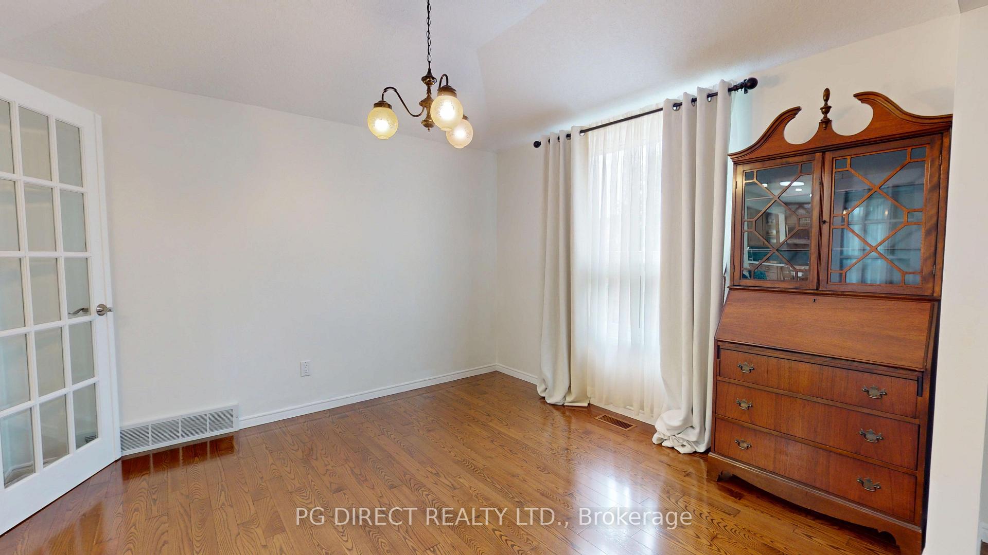Photo 6 of 514 Forestlawn Road, Waterloo, Lexington — HOMEH