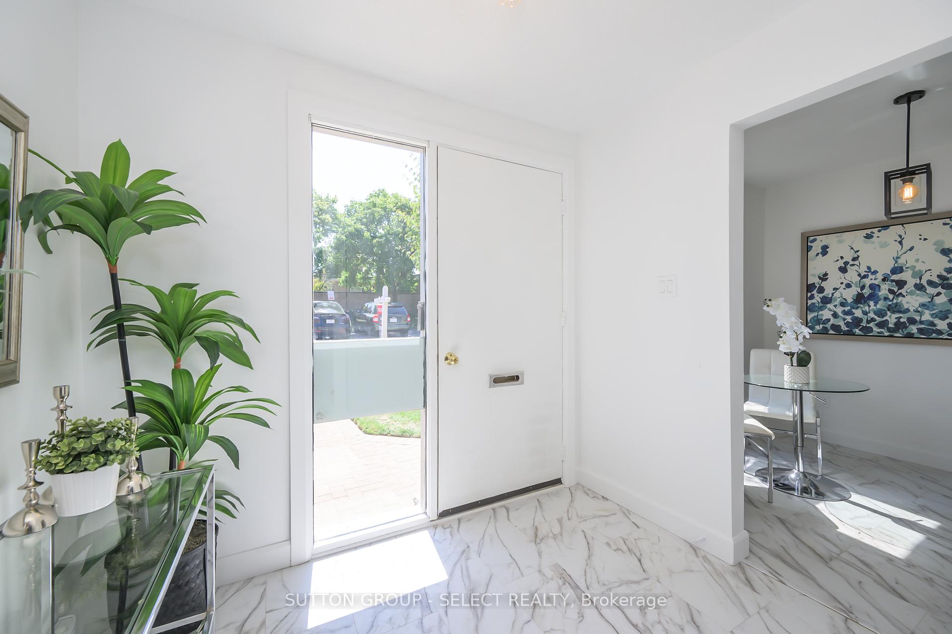 Photo 3 of 522 Cranbrook Road, London, South M — HOMEH