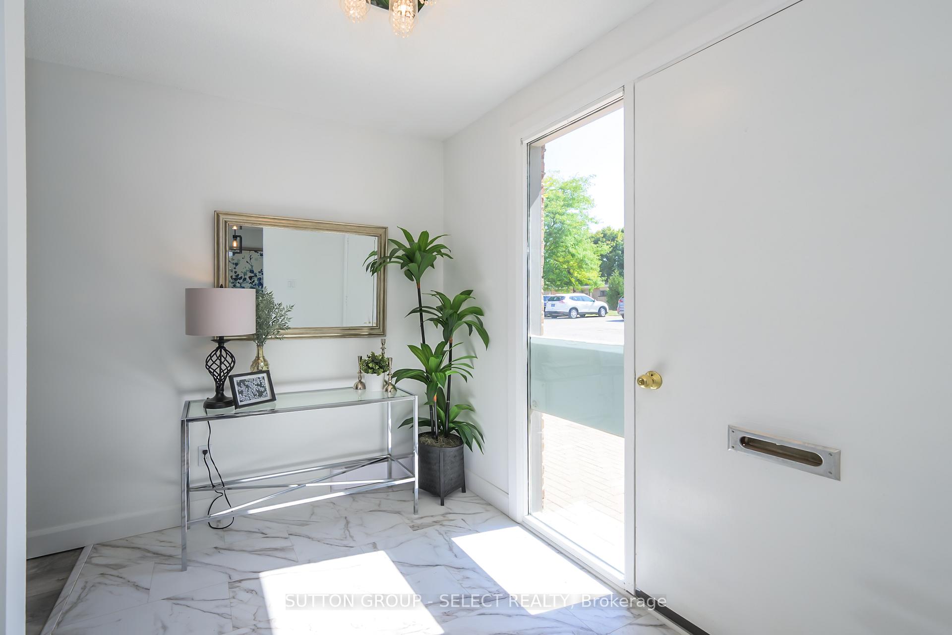 Photo 4 of 522 Cranbrook Road, London, South M — HOMEH