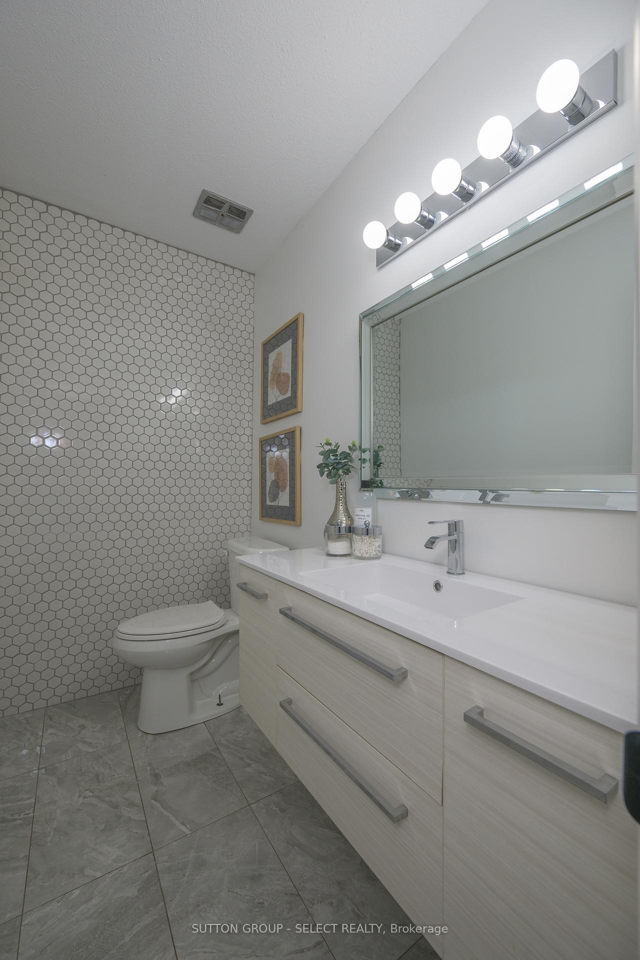 Photo 21 of 522 Cranbrook Road, London, South M — HOMEH