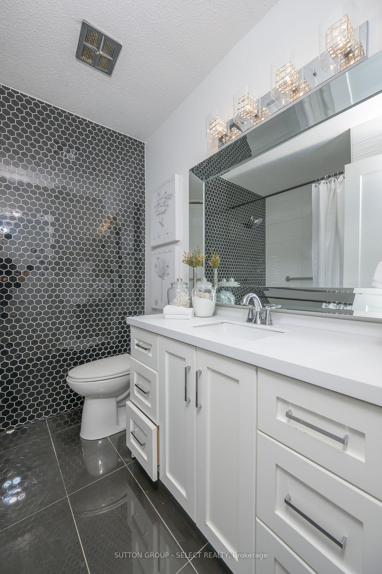 Photo 25 of 522 Cranbrook Road, London, South M — HOMEH