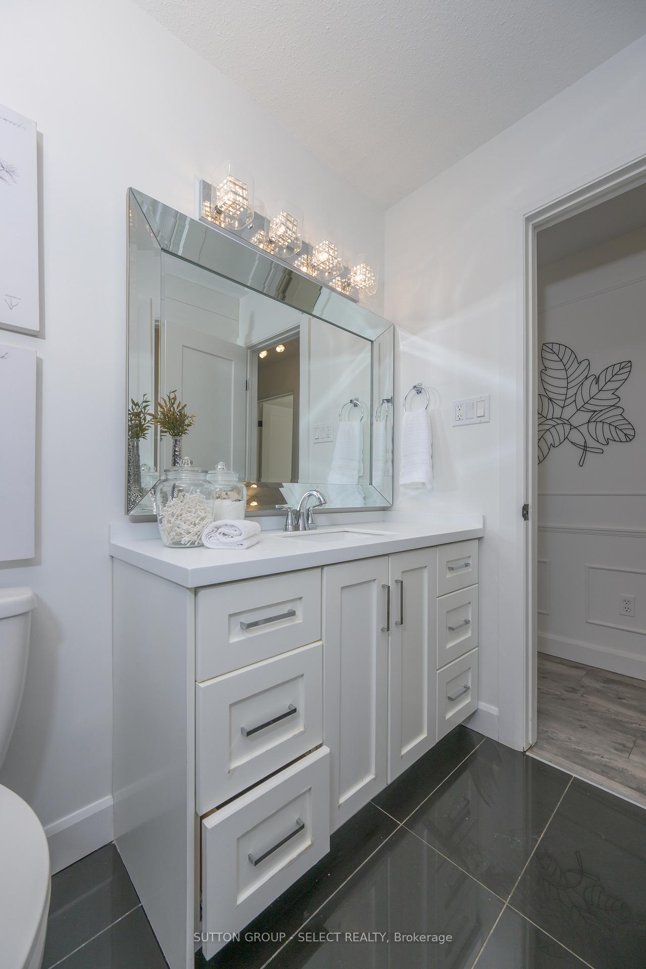 Photo 27 of 522 Cranbrook Road, London, South M — HOMEH