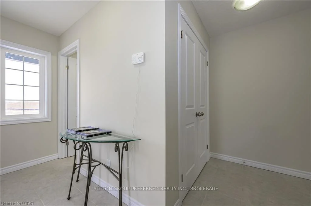 Photo 16 of 377 Kennington Way, London, South W — HOMEH