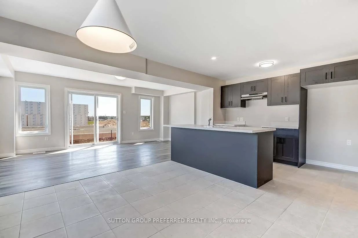 Photo 17 of 377 Kennington Way, London, South W — HOMEH