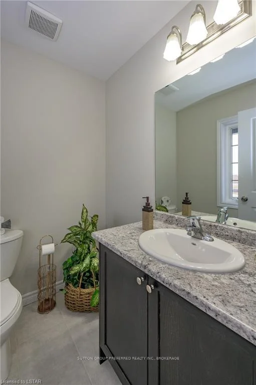 Photo 18 of 377 Kennington Way, London, South W — HOMEH