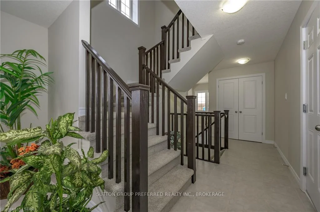 Photo 20 of 377 Kennington Way, London, South W — HOMEH