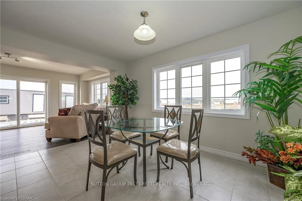 Photo 22 of 377 Kennington Way, London, South W — HOMEH