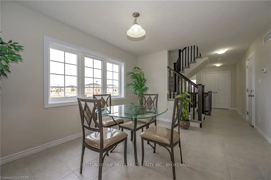 Photo 24 of 377 Kennington Way, London, South W — HOMEH