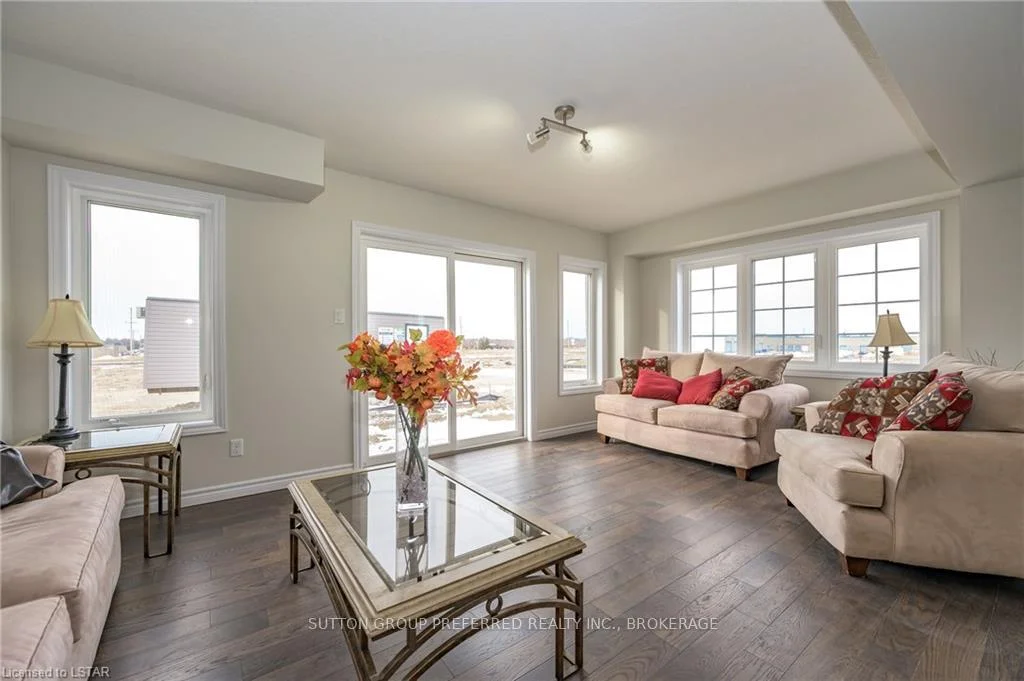 Photo 32 of 377 Kennington Way, London, South W — HOMEH