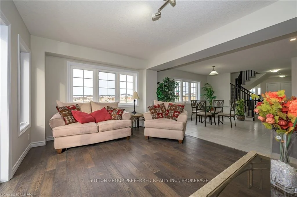 Photo 36 of 377 Kennington Way, London, South W — HOMEH