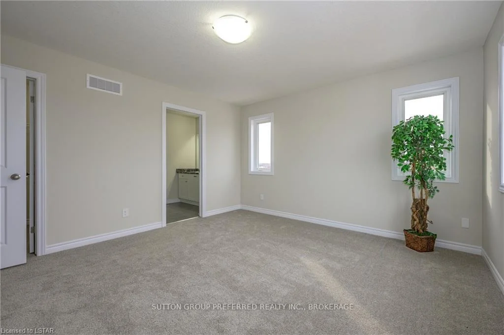 Photo 40 of 377 Kennington Way, London, South W — HOMEH